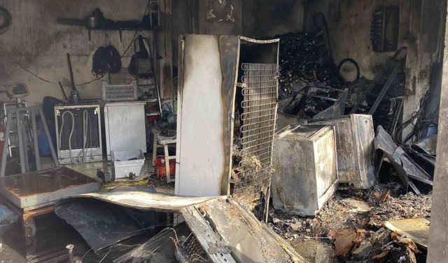 Körfez'deki  Yangın 3 Katlı Binaya Sıçradı: 2 Kişi Son Anda Kurtuldu