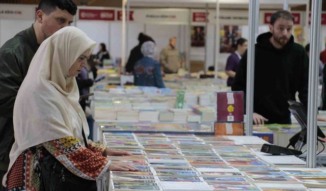Kocaeli Kitap Fuarı kapılarını açtı: Her yaştan okur fuarda