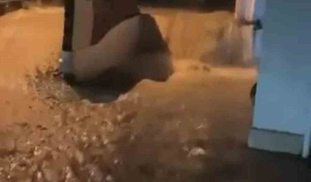 Kocaeli'de sağanak etkisini sürdürüyor: Cadde ve sokaklar göle döndü