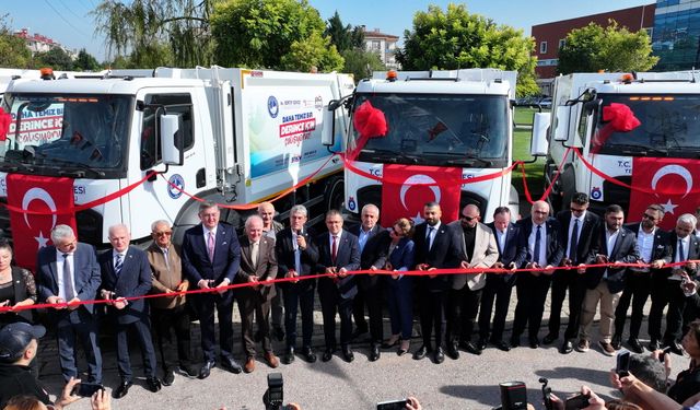 Derince Belediyesi 14 Yeni Hizmet Aracını Tanıttı