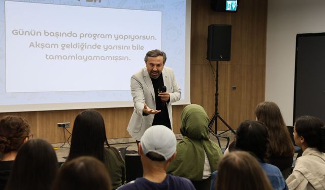 “Kılavuz e-Derslik” Söyleşileri Fuara Damga Vurdu