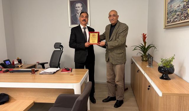 Azerbaycan Kültür Derneği’nden Ziraat Bankası Körfez Şube Müdürü Abdulkadim Sevilmiş’e Teşekkür Plaketi