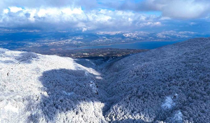 Beyaz, mavi ve yeşil birleşti: Eşsiz manzara mest etti