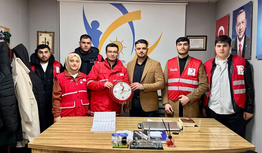 Kızılay Gençlik Kolları’ndan Ak Partili Gençlere Anlamlı Ziyaret