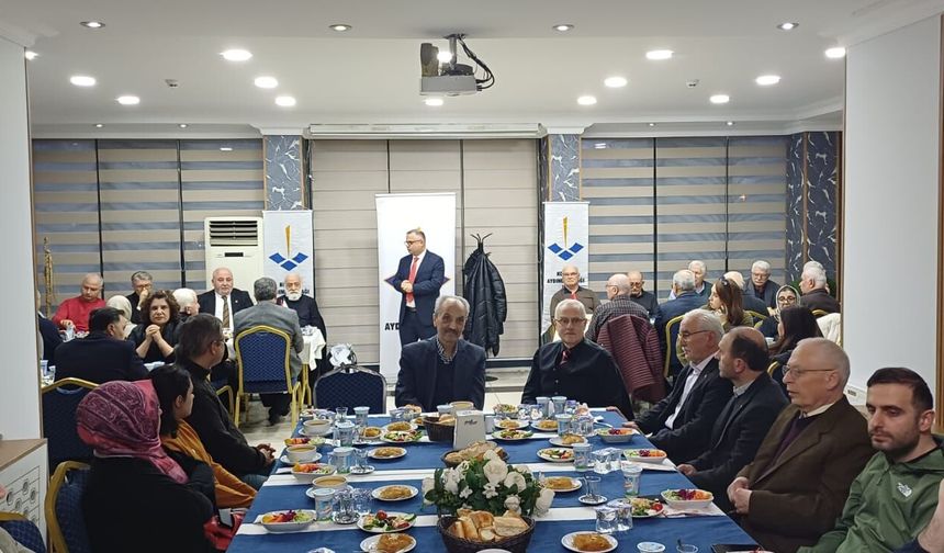 Kocaeli Aydınlar Ocağı Üyeleri İftar Yemeğinde Bir Araya Geldi