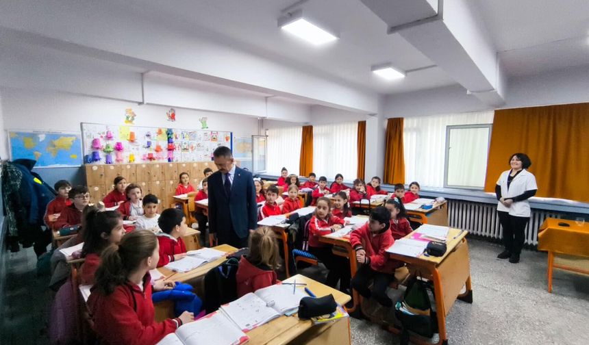 Vali İlhami Aktaş, Güne Hızır Reis İlkokulu Ziyareti ile Başladı