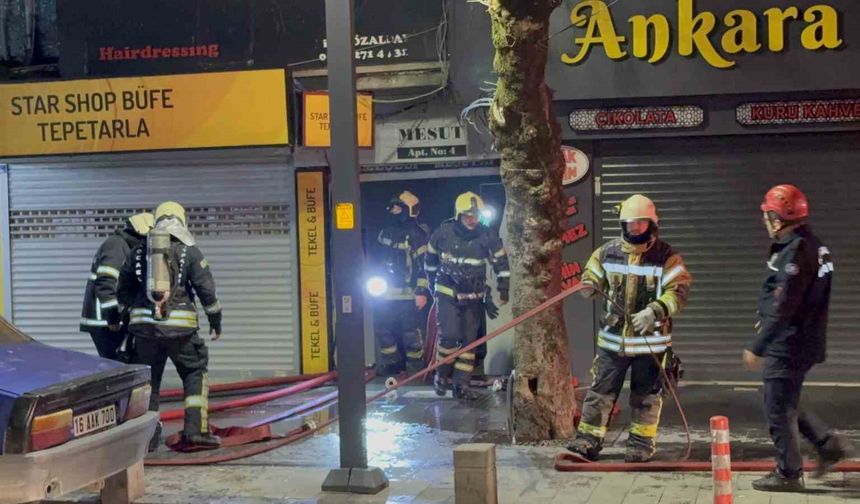 7 katlı binanın çatısında korkutan yangın