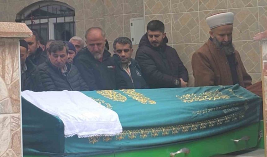 Ankara'da aile katliamı yapan ve intihar eden şahıs ile annesi Gebze'de defnedildi