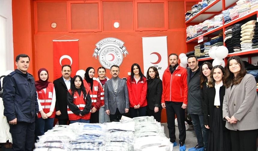 Başiskele'de dayanışma mağazası hizmete açıldı