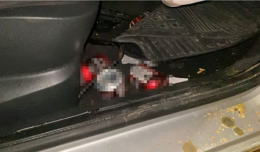 Direğe çarpan otomobildeki 4 kişi yaralandı: Araçtan alkol kutuları çıktı