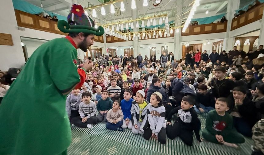 Gölcüklü çocuklar Ramazan coşkusunu camilerde yaşıyor