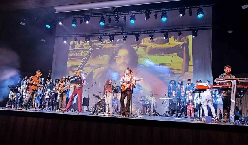 Kocaeli'de öğrenciler Barış Manço şarkılarıyla yarıştı