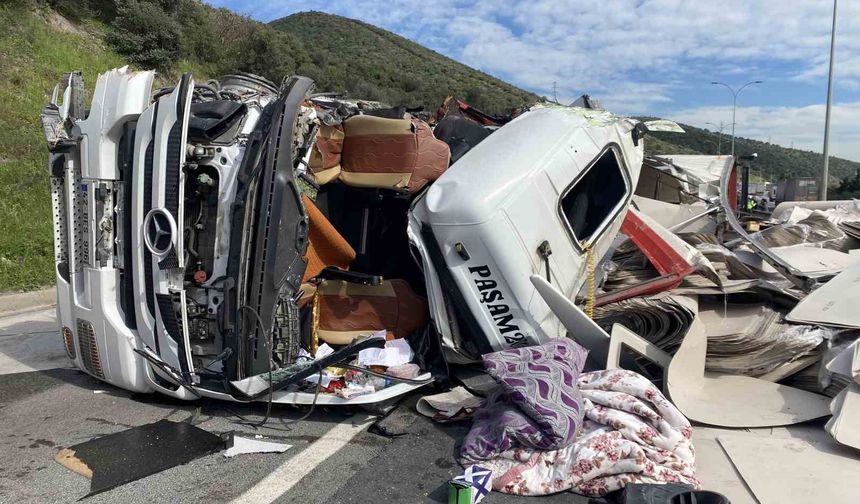 TEM'de iki tır kazaya karıştı, trafik felç oldu