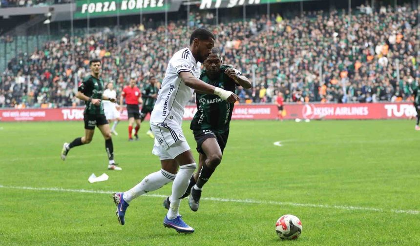 Trendyol Süper Lig: Kocaelispor: 0 - Beşiktaş: 0 (İlk yarı)