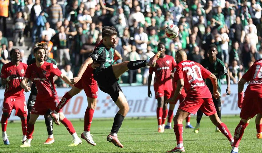 Trendyol Süper Lig: Kocaelispor: 1 - Gaziantep FK: 0 (İlk yarı)
