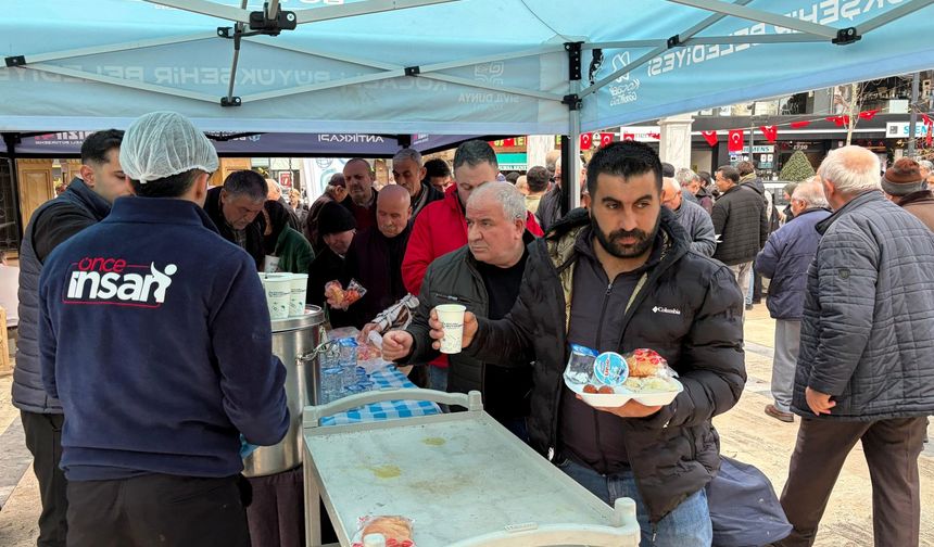 Büyükşehir’den Deprem Şehitleri İçin Çorba İkramı