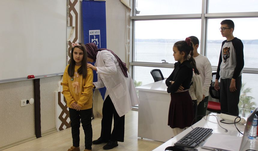 Çocuklarda Skolyoz Belirtilerine Dikkat