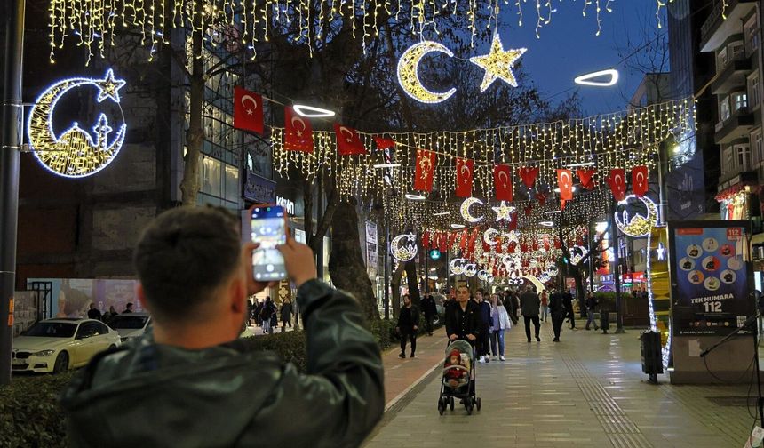 İzmit, Ramazan’ı Işıl Işıl Karşılıyor