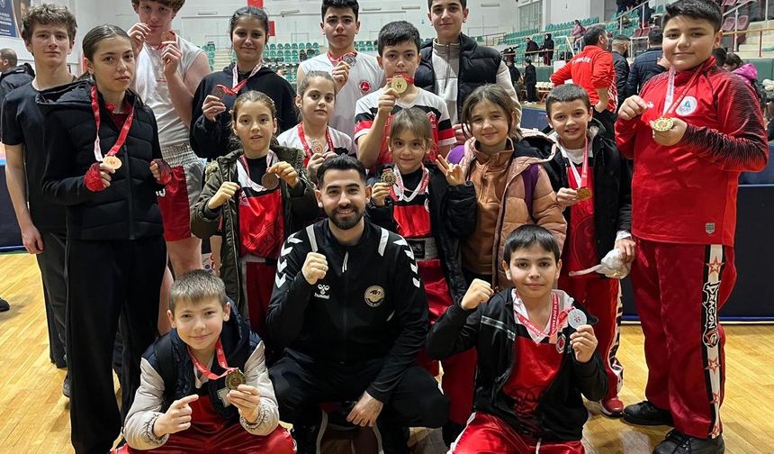 Körfezli Rafet Kick Boksta Türkiye Şampiyonu