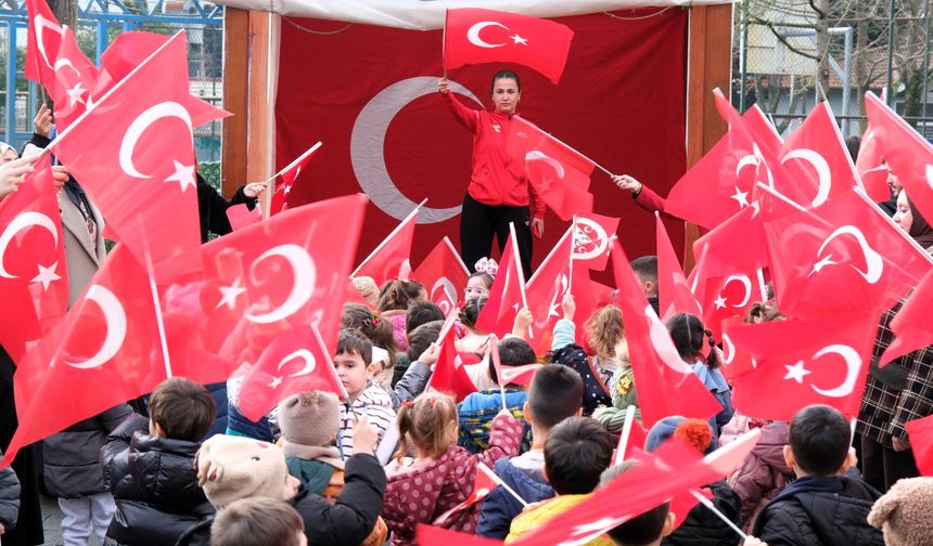 Lokomotif’te İlk Ders Zili “Bayrak Sevgisi” İle Çaldı