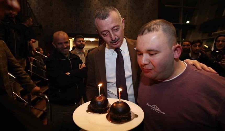 Arif'e iftar sofrasında sürpriz doğum günü