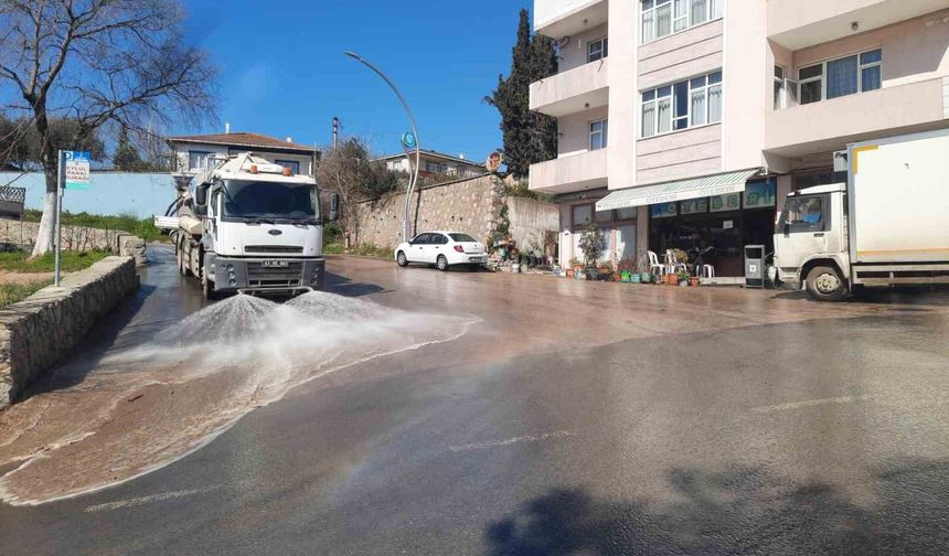 Dilovası'nda cadde ve pazar yerlerinde Ramazan ayı temizliği