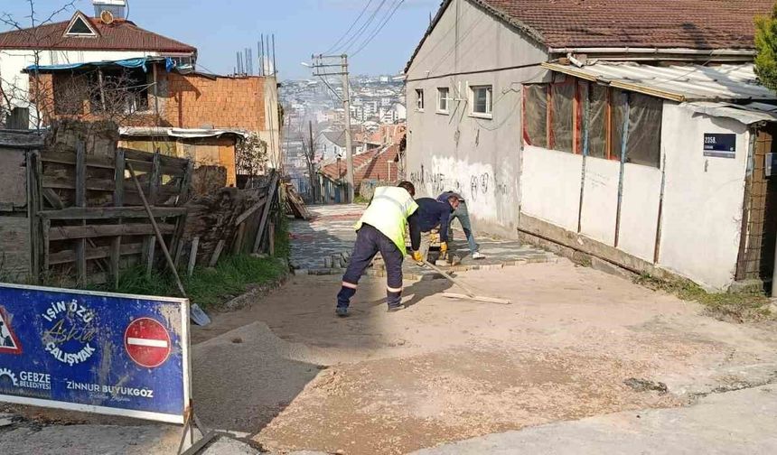 Gebze'de 3 sokakta parke ve bordür çalışması yapıldı