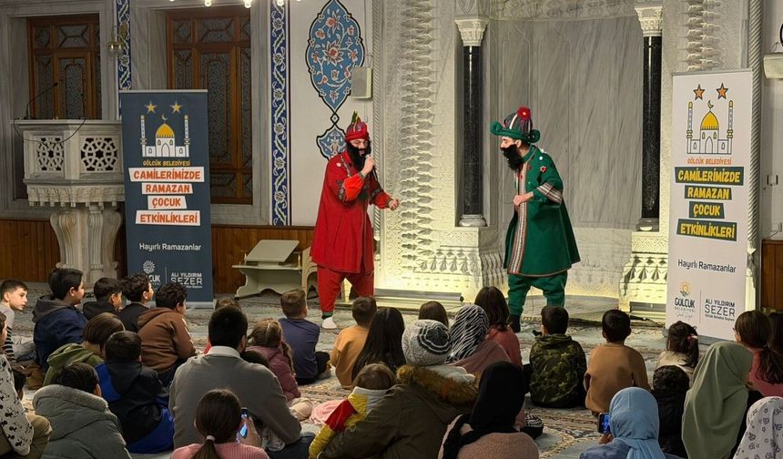 Gölcük'te çocuklar ramazan geleneklerini Karagöz ve Hacivat ile öğreniyor