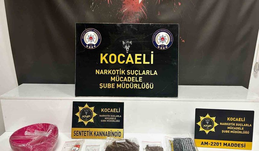 Kocaeli'de 4 bin 920 adet uyuşturucu hap ele geçirildi
