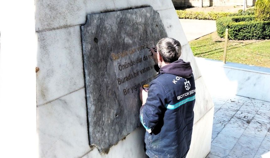 Şehitlikler 18 Mart'a hazırlanıyor