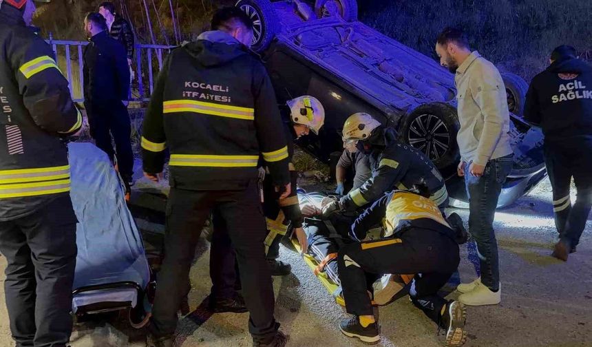 Takla atan otomobilde 2 kişi yaralandı, diğer sürücü kaçtı