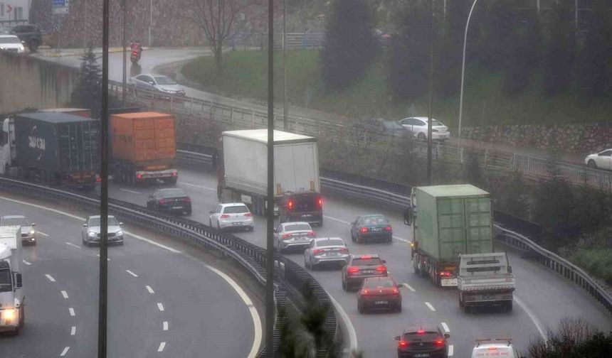 TEM'de bayram yoğunluğu başladı: Trafik akıcı seyrediyor