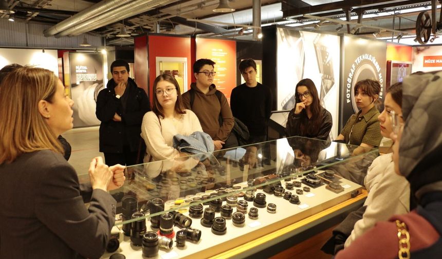 Büyükşehir’le Fotoğrafın Tarihsel Yolculuğuna Çıktılar