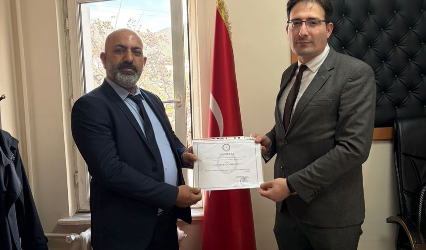 Cemil Özer Mazbatasını Aldı