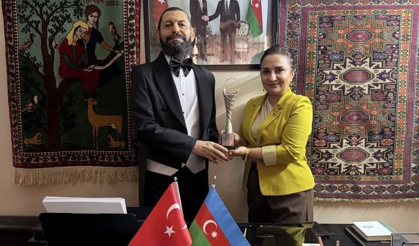 Dünyaca Ünlü Yazar Akif Manaf’a Anlamlı Ödül: “Barış Sanatı Ödülü”