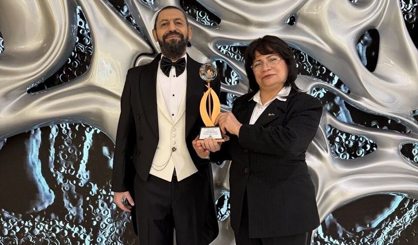 Yılın Barış İnsanı Ödülü Dünyaca Ünlü Yazar  Akif Manaf’ın