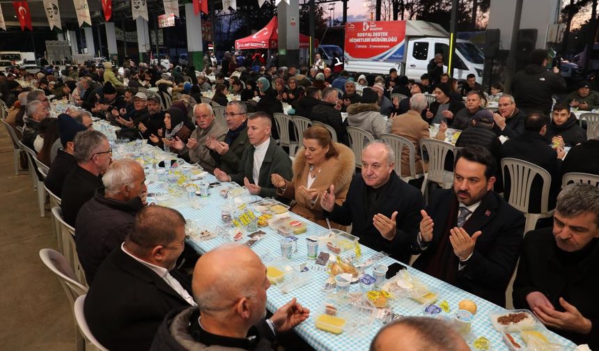 İzmit Belediyesi Ramazan Sofrasını Bu Kez Doğu Kışla’da Kurdu