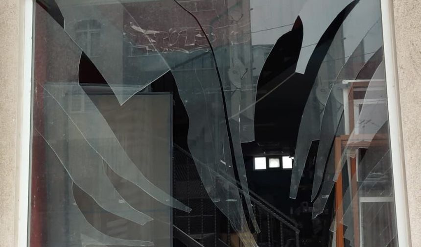 İşyerine Otomobil Girdi