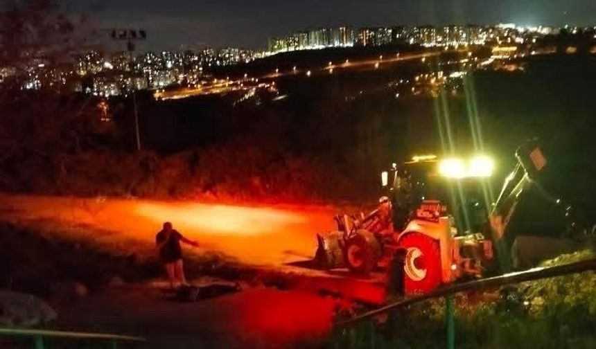 Çalışma sırasında doğal gaz hattı zarar gördü, operatör bayıldı