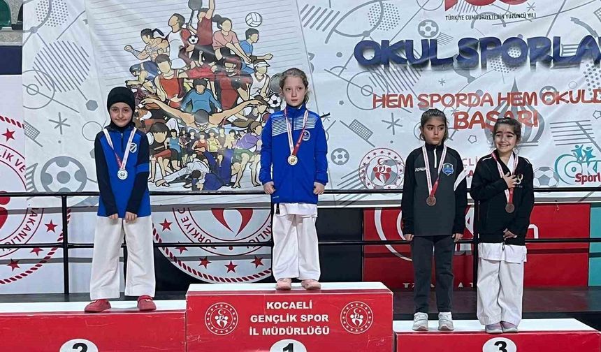 Çayırova'ya karatede 15 madalya birden