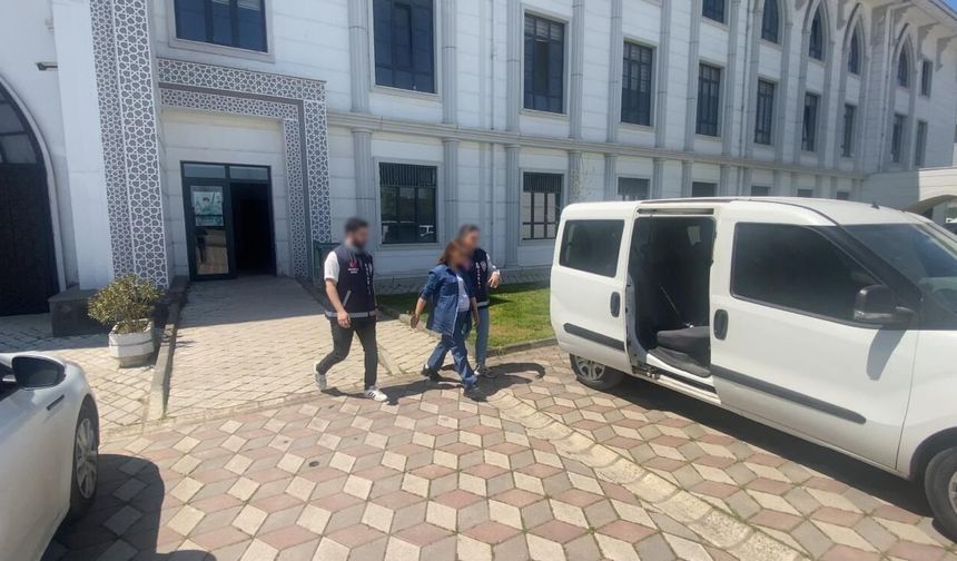 Evden ziynet eşyası ve nakit para çalan kadın yakalandı