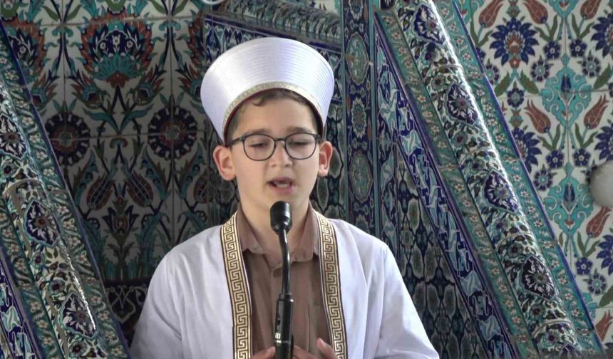 Küçük yaşta büyük an: 9 yaşında 3 bin kişiye ilk hutbesini okudu