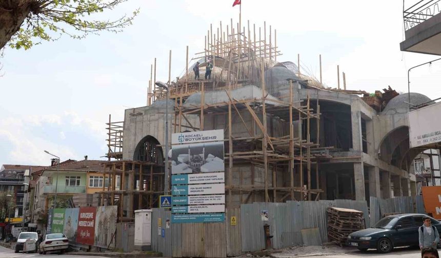 Kuruçeşme Merkez Cami şekilleniyor