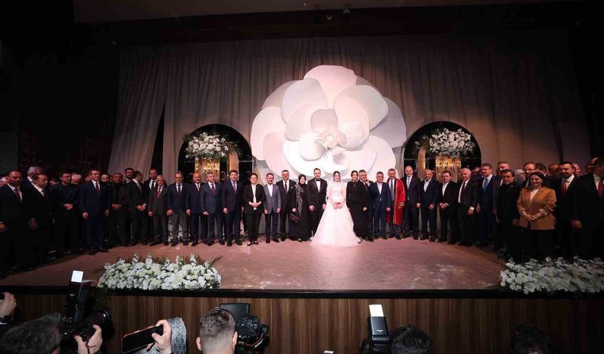 Nikah töreni siyaset camiasını bir araya getirdi