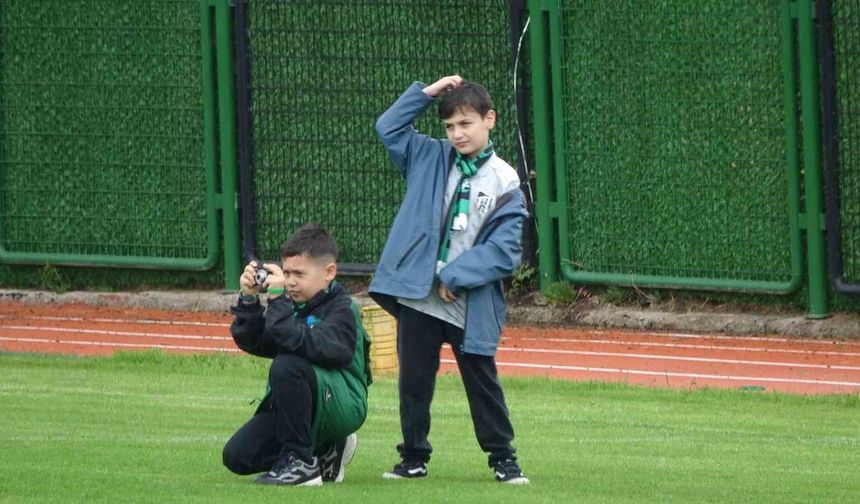 Serdar Dursun'dan minik taraftara jest