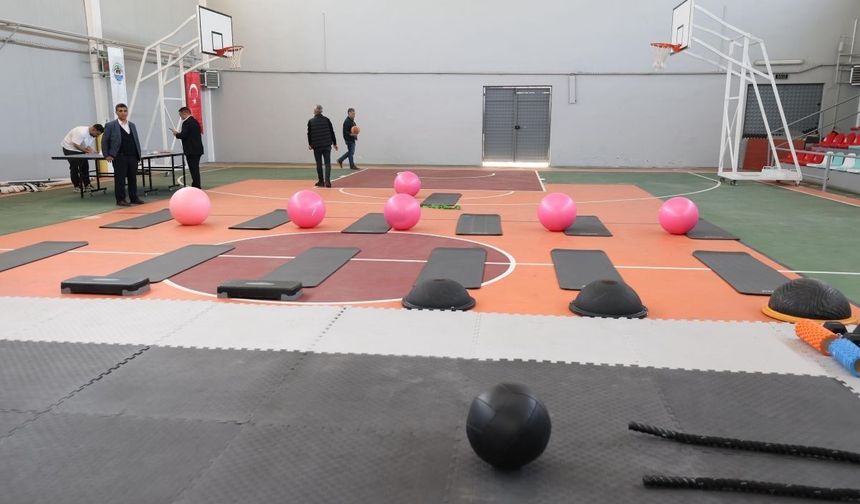 Yenilenen Tavşancıl Spor Salonu kapılarını açtı
