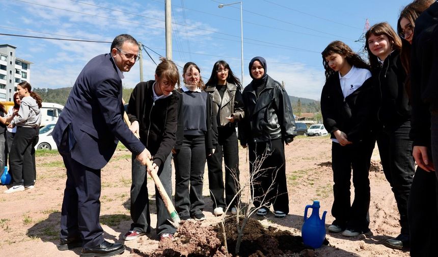 Derince´de Fidanlar Toprakla Buluştu