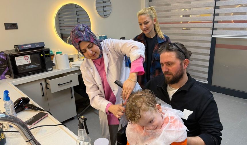 Kaan’ın İlk Saç Kesimi Tatlı Bir Anıya Dönüştü