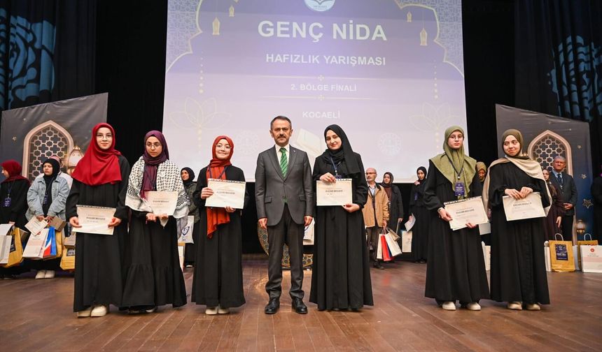 Genç Nida Hafızlık Yarışmasının 2. Bölge Finalistleri Ödüllerini Vali Aktaş’tan Aldı