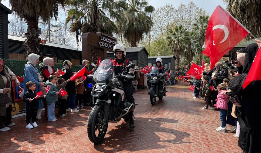 Yunus Polisleri, Çocukların Gönlünü Fethetti